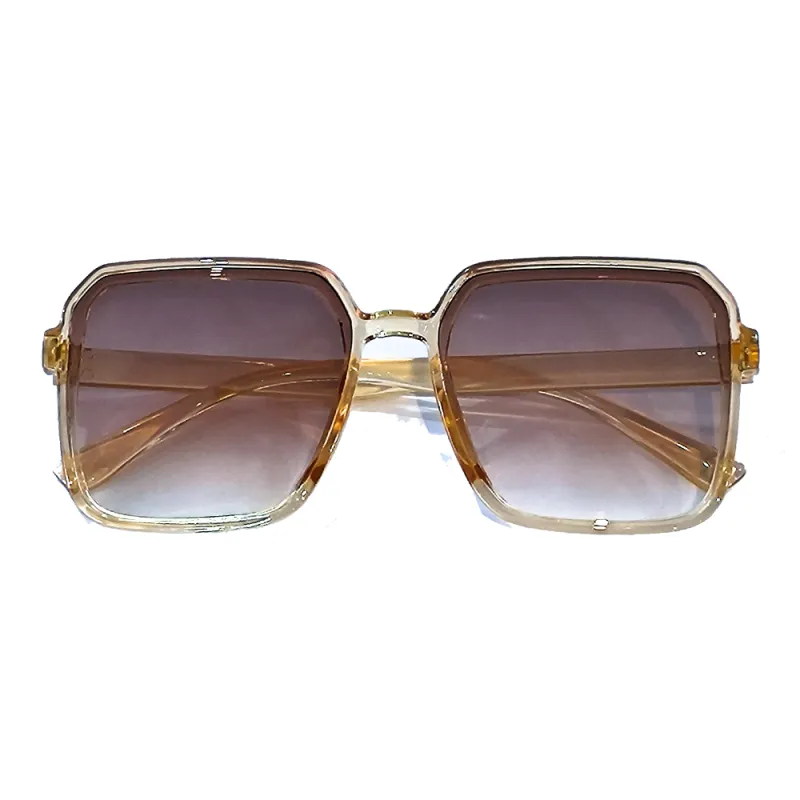 عینک آفتابی رنگ خاص