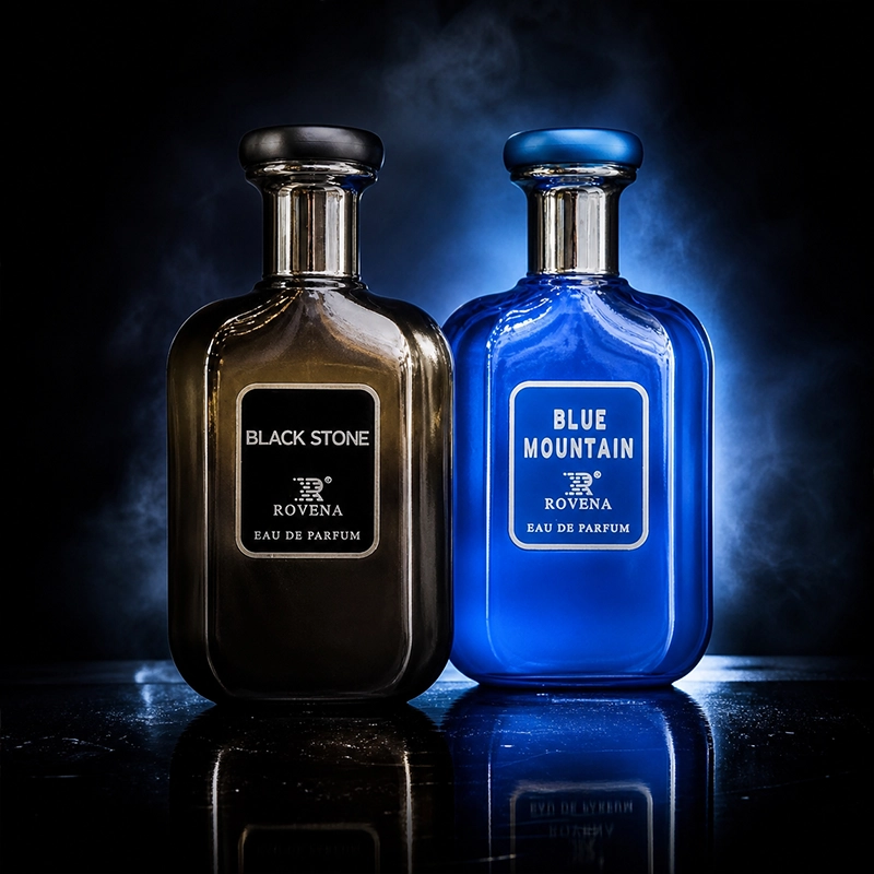 دو ادکلن مردانه روونا مدل Black Stone و Blue Mountain در کنار هم روی سطح تیره با نور آبی در پس‌زمینه.