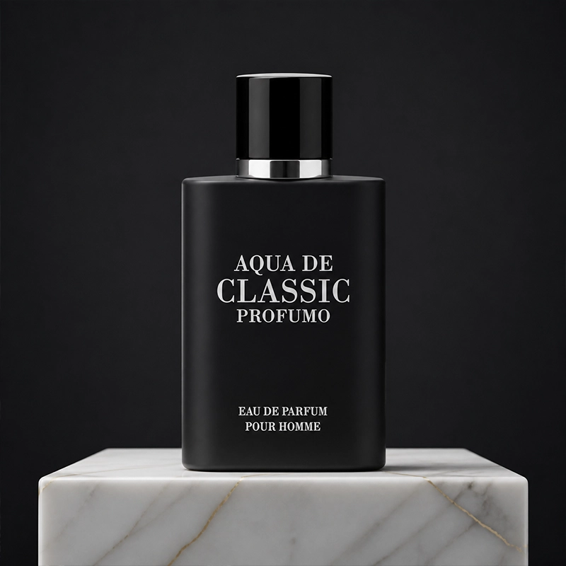 نمای روبه‌رو از ادکلن Aqua de Classic Profumo فرگرنس ورد در فضای دریایی و خنک