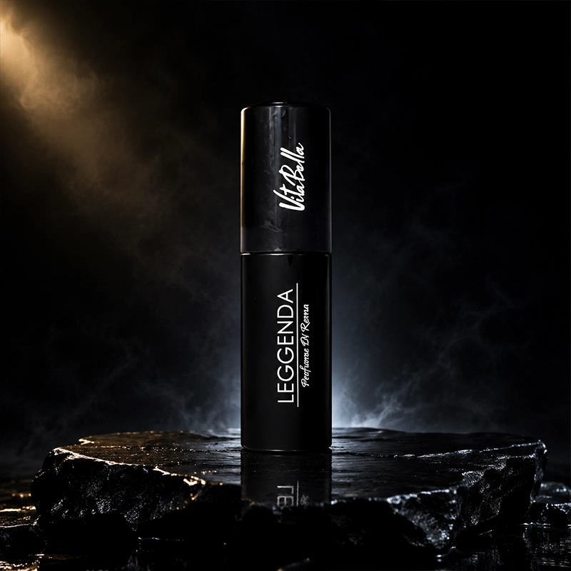 عطر جیبی لجندا مدل Victoria Bella روی پایه چوبی با جزئیات طلایی
