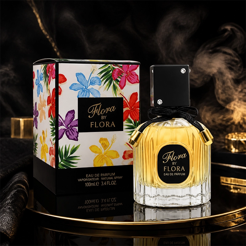 بطری شیشه‌ای عطر Flora by Flora زنانه با درب مشکی نگین‌دار در محیط لوکس