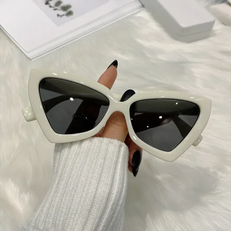 عینک آفتابی فانتزی زنانه رنگ سفید مدل گربه‌ای Cat Eye – فروشگاه فانتزی باز
